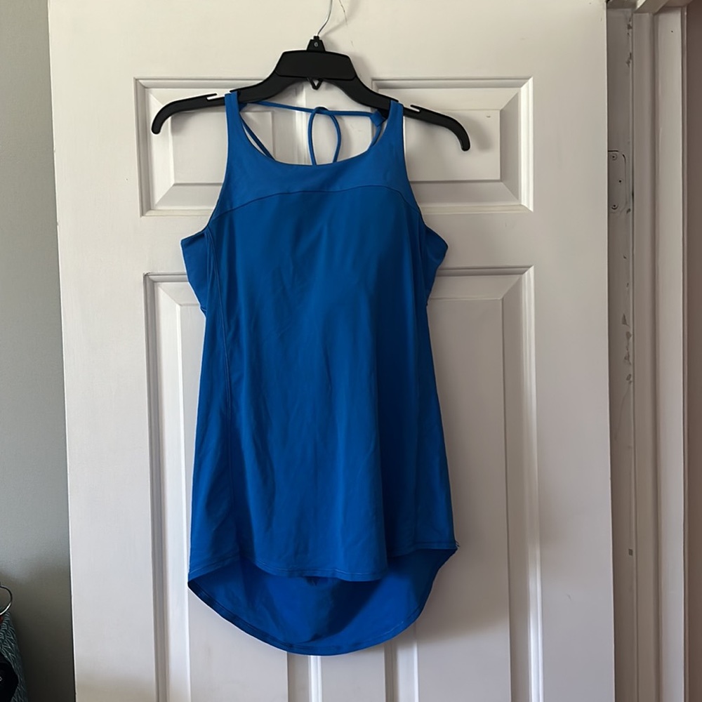 Lulu lemon blue workout top with bra size 10 worn once. No flaws.